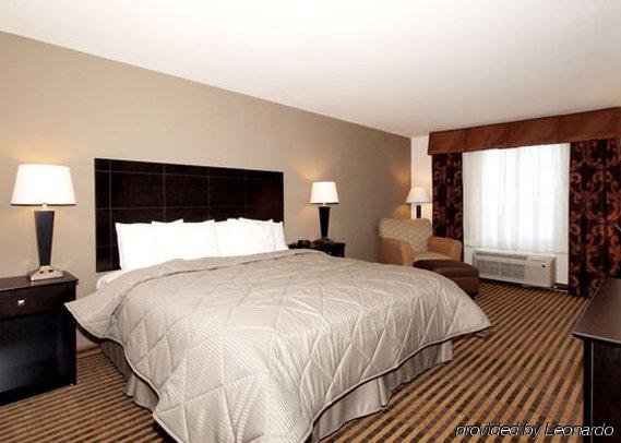 Comfort Inn & Suites Near Bethel College Newton Room photo